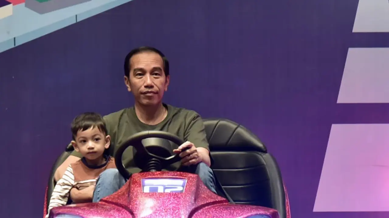 Keseruan Jokowi Malam Minggu dengan Jan Ethes di Mal Bogor