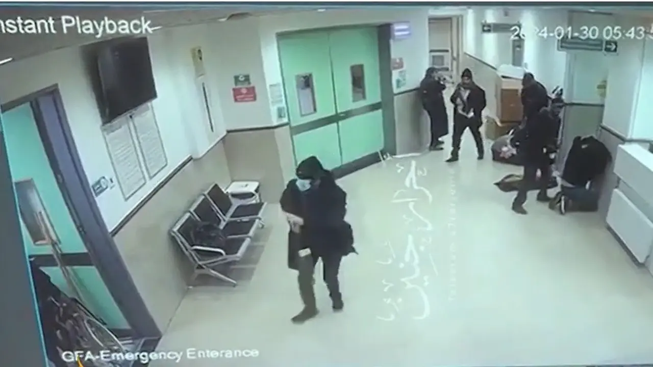 Viral Video Tentara Israel Menyamar Jadi Dokter Terobos Masuk Rumah Sakit, Bunuh 3 Warga Palestina yang Sedang Tidur