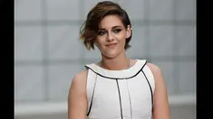 Kristen Stewart saat acara fashion show Chanel di Paris Fasion Week di Prancis, Selasa (27/1/2015). (AFP PHOTO/Francois GUILLOT)
