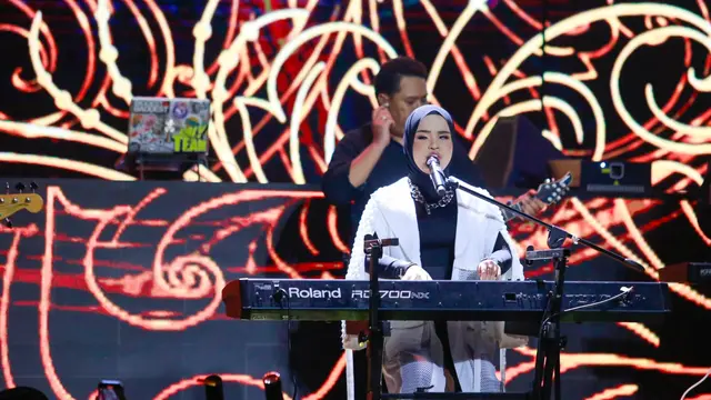 Putri Ariani di pesta perayaan ulang tahun ke-64 Hotman Paris