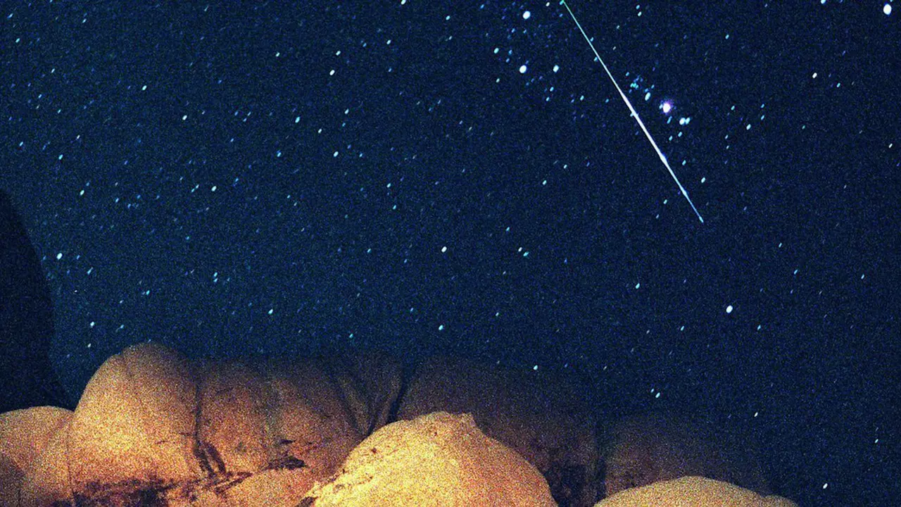 Berbarengan dengan Fase Bulan Bungkuk, Hujan Meteor Orinoid Redup