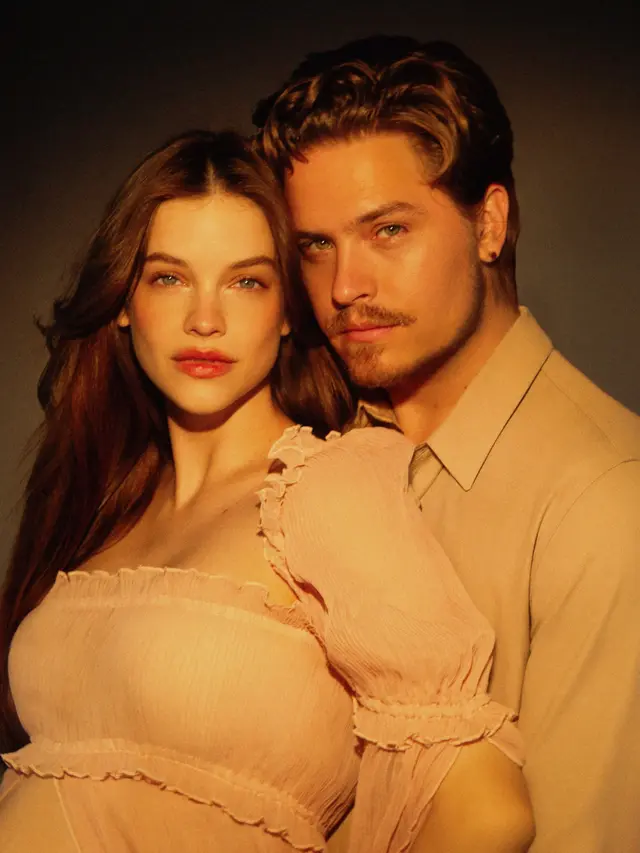 Barbara Palvin Pamer Baby Bump Lewat Lingerie Vintage Victoria's Secret