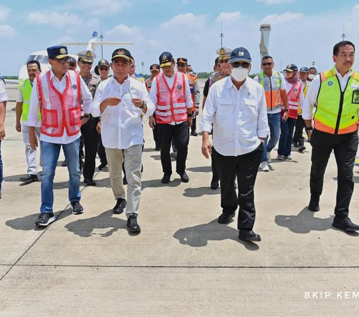 Menhub Budi menyebutkan potongan harga itu berlaku untuk semua rute penerbangan domestik di BIJB Kertajati yang mulai beroperasi penuh saat ini.