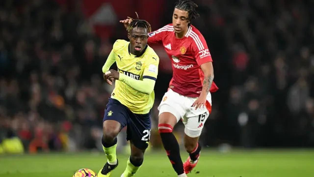 Ekspresi Geram Sir Jim Ratcliffe Lihat Duo MU Seharga Rp2,6 Triliun Main Jelek Hadapi Southampton