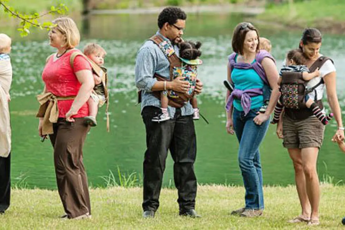 Yuk belajar babywearing, moms! © babywearinginternational.org