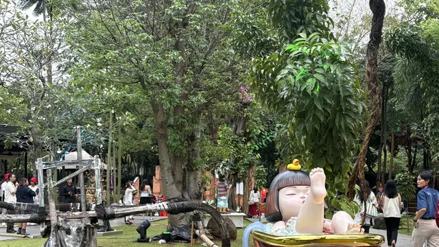 Salah satu seni patung di Art Jakarta Gardens 2026. [Anisha/Fimela]