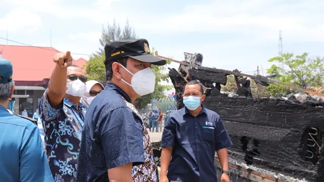 Kementerian Koordinator Bidang Kemaritiman dan Investasi pengumpulan data dan informasi awal terkait insiden kebakaran kapal di PT Pelindo, Tegal, Jawa Tengah. (Dok Kemenko Marves)