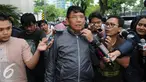 Anggota Komisi II DPR dari Fraksi Gerindra, Sarehwiyono usai diperiksa KPK, Jakarta, Jumat (22/7). Sarehwiyono diperiksa sebagai saksi terkait kasus dugaan suap yang melibatkan Rohadi. (Liputan6.com/Helmi Afandi)