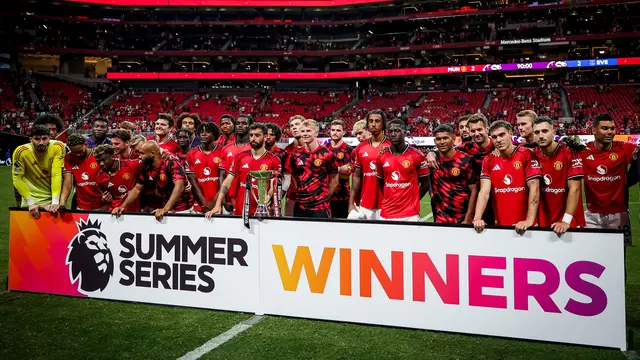 Everton vs Man United: The Red Devils Lift Their First Trophy This Season!
