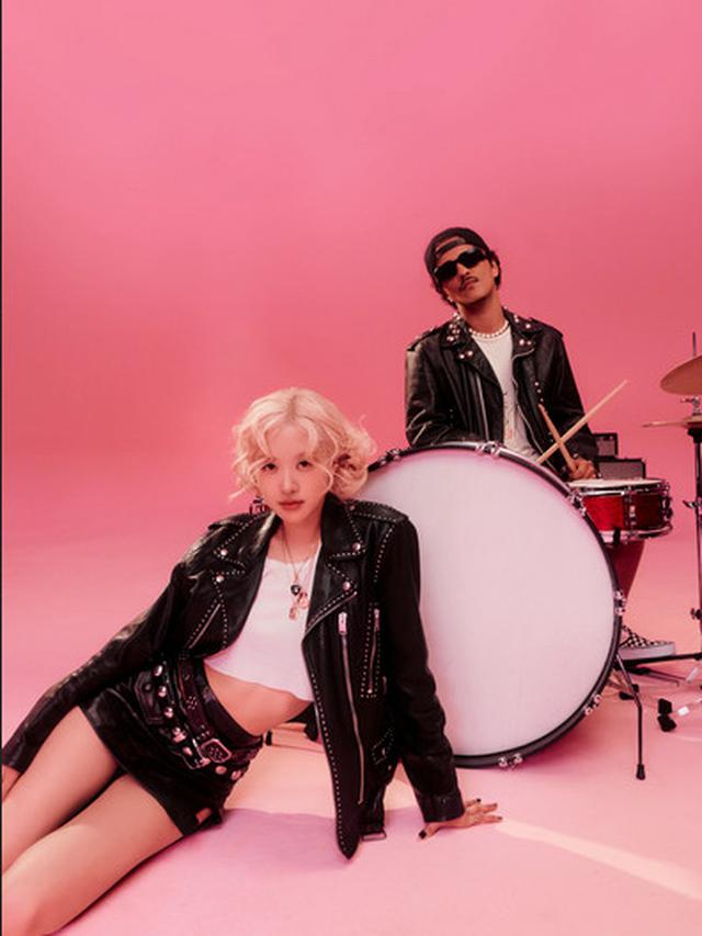 Bruno Mars and Rosé. Image source: Instagram.