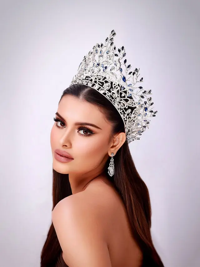 Stevanie Sheldrick berhasil meraih gelar Miss Mega Bintang Kepulauan Riau 2024.