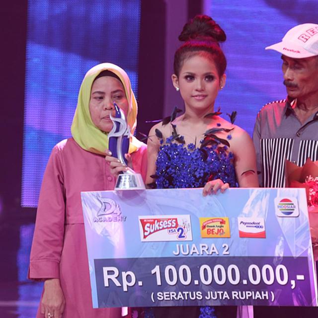 Sempat Pingsan Putri Bersyukur Masuk Grand Final D Academy 4 News Entertainment Fimela Com Tonton tayangan lengkap indosiar di vidio.com atau klik bit.ly/tayanganlengkapindosiar kompetisi panjang dimulai untuk mencari penyanyi dangdut yang terbaik. grand final d academy 4