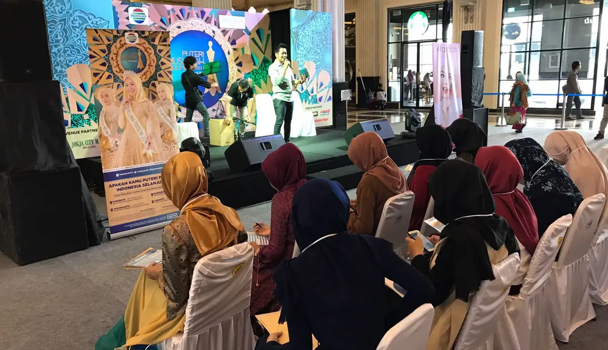 Audisi Puteri Muslimah Indonesia 2017 kembali dihelat. Kali ini giliran kota Yogyakarta yang menjadi tempat berlangsungnya audisi terbuka digelar. Antusias peserta pun sangat terlihat saat memadati arena. (Indosiar)