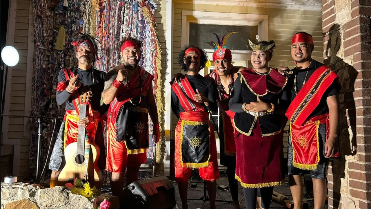 Kelompok musik etnik asal Ambon, Kaihulu. Foto: Ambon Music Office via VOA Indonesia