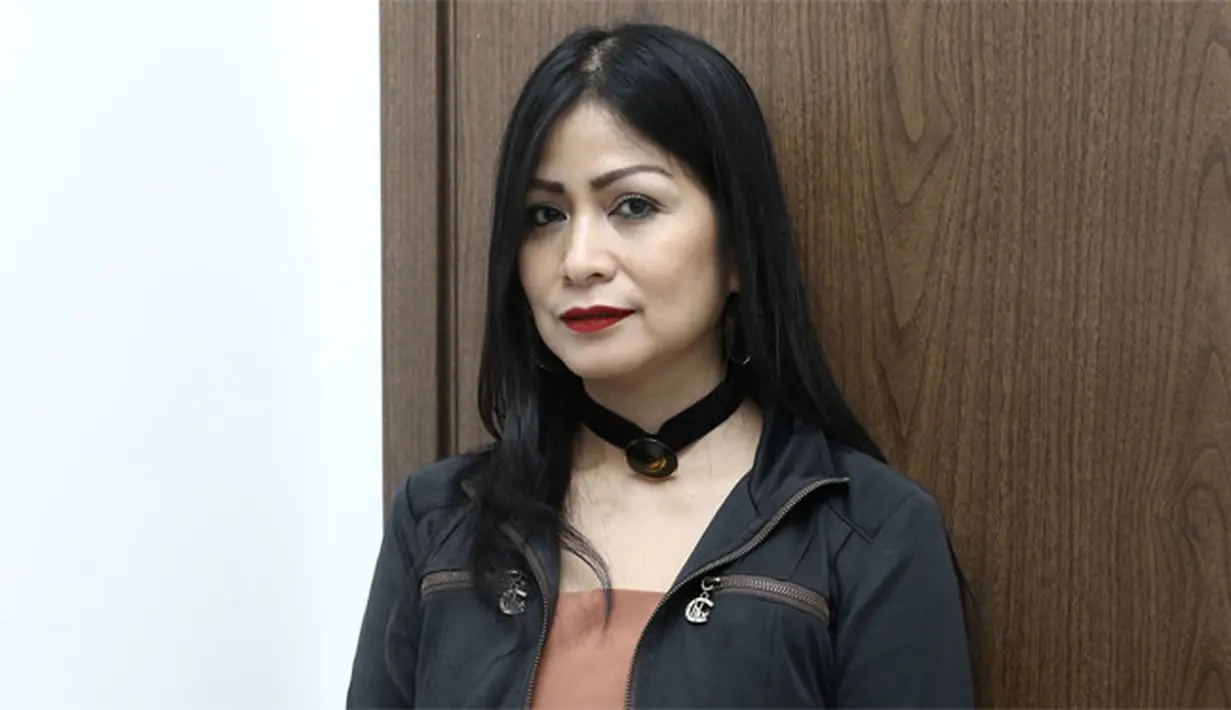 "Yang paling saya suka dari Mas Widi, karena ia suka belajar. Kebetulan saya juga suka dengan orang yang berpendidikan tinggi," tutur sahabat Yana Zein itu saat berbincang dengan Bintang.com, Rabu (1/3/2017) malam. (Galih W. Satria/Bintang.com)