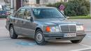 Mercedes-Benz E-Class W124 juga menjadi kandidat yang menarik. Memiliki harga pasaran di bawah 90 juta mampu memberikan kesan kelas atas ketika seseorang melihat pengemudinya turun dari mobil. Nuansa old-money juga sangat terasa pada mobil ini. W124 menjadi salah satu Mercedes-Benz yang cocok untuk orang-orang yang baru mau beralih ke mobil Eropa lawas. (Source: en.wikipedia.org)