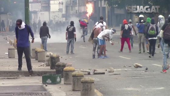 Unjuk Rasa Antipemerintah di Venezuela Semakin Memanas  