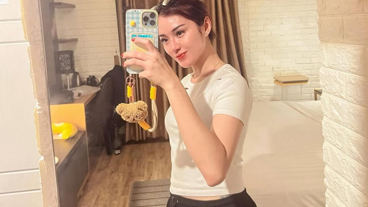 4 Potret Cantik Dara the Virgin Mirror Selfie, Ekspresinya Tak Pernah Gagal Bikin Kepincut