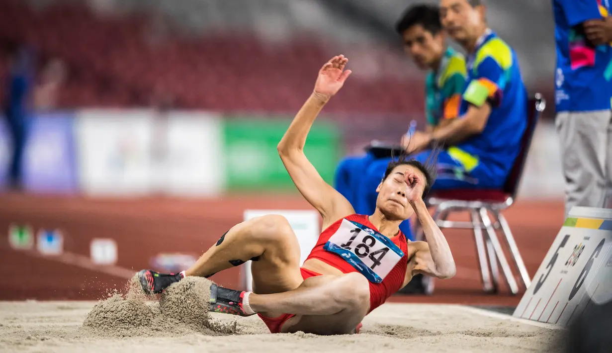Atlet China, Xu Xiaoling saat tampil pada babak final Lompat Jauh Putri Asian Games 2018 di Stadion Utama Gelora Bung Karno, Jakarta, Senin (27/8). Xu Xiaoling berhasil meraih perunggu dengan lompatan 6,50 m. (ANTARA FOTO/INASGOC/M Agung Rajasa)