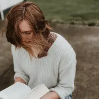 Ilustrasi perempuan. Sumber foto: unsplash.com/Priscilla Du Preez.