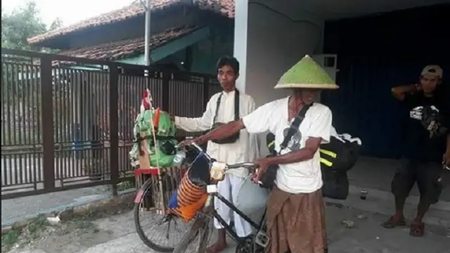 Dua pria kebumen nekat berangkat haji bersepeda ontel. (Foto: Liputan6.com/Istimewa/Muhamad Ridlo)