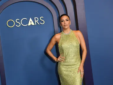 Aktris AS Eva Longoria tiba untuk menghadiri Governors Awards Tahunan ke-14 Academy of Motion Picture Arts and Sciences di Ray Dolby Ballroom di Los Angeles, Rabu (9/1/2024). (VALERIE MACON / AFP)
