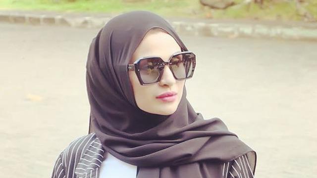 Unggah 2 Foto Terlihat Rambut Asha Shara Lepas Hijab Showbiz Liputan6 Com