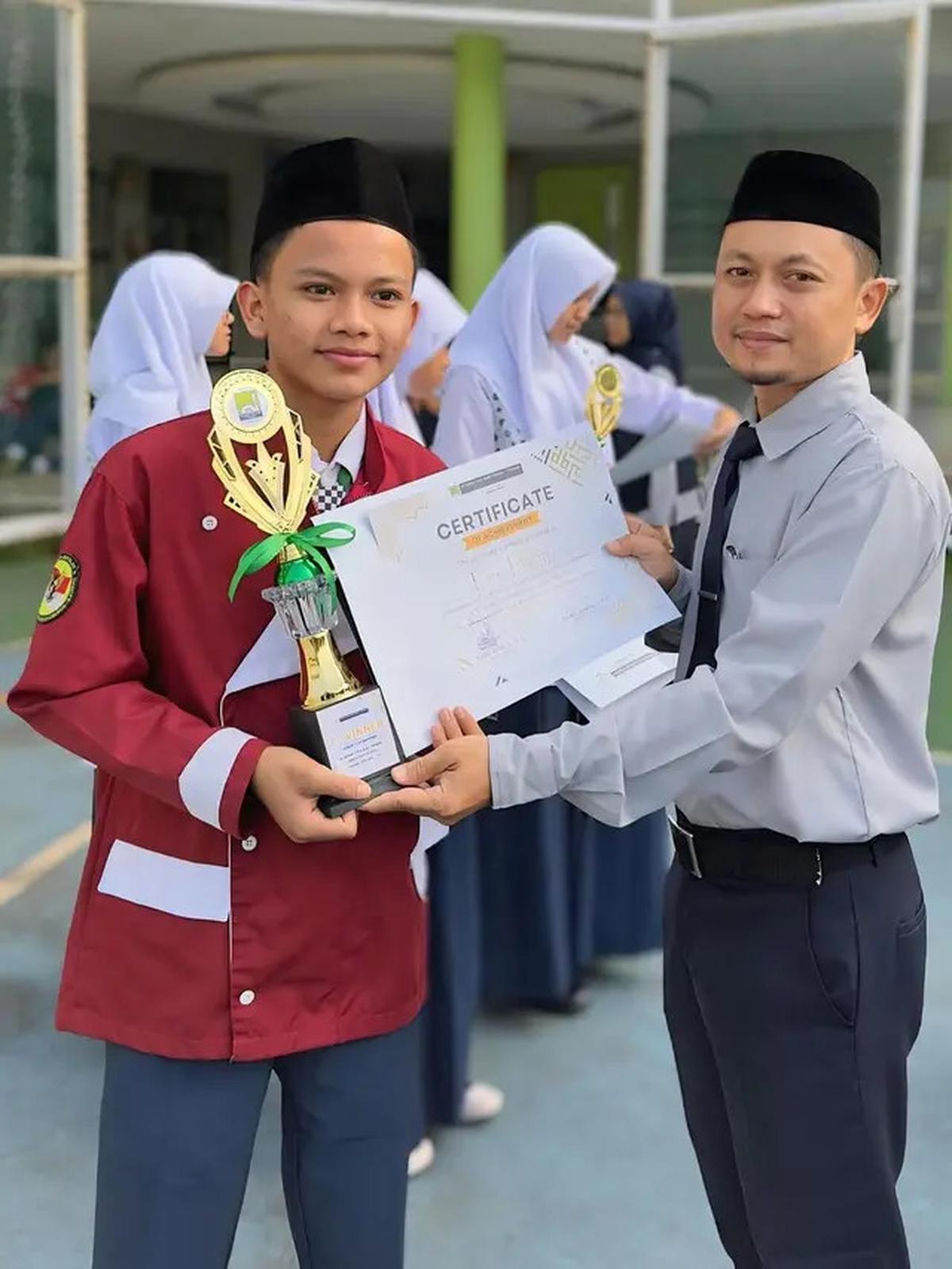 6 Potret Farel Prayoga Juara Lomba Azan di Sekolah, Suara Indah Jadi Kunci Utamanya