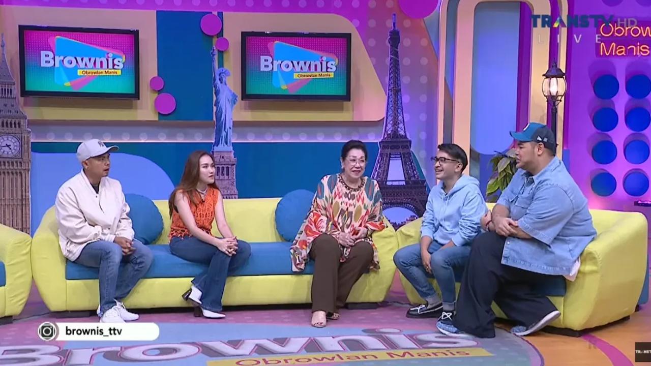 Ivan Gunawan tak lupa untuk sellau meminta doa restu kepada sang ibunda. Terutama untuk hal-hal yang akan dia lakukan seperti urusan pekerjaan.