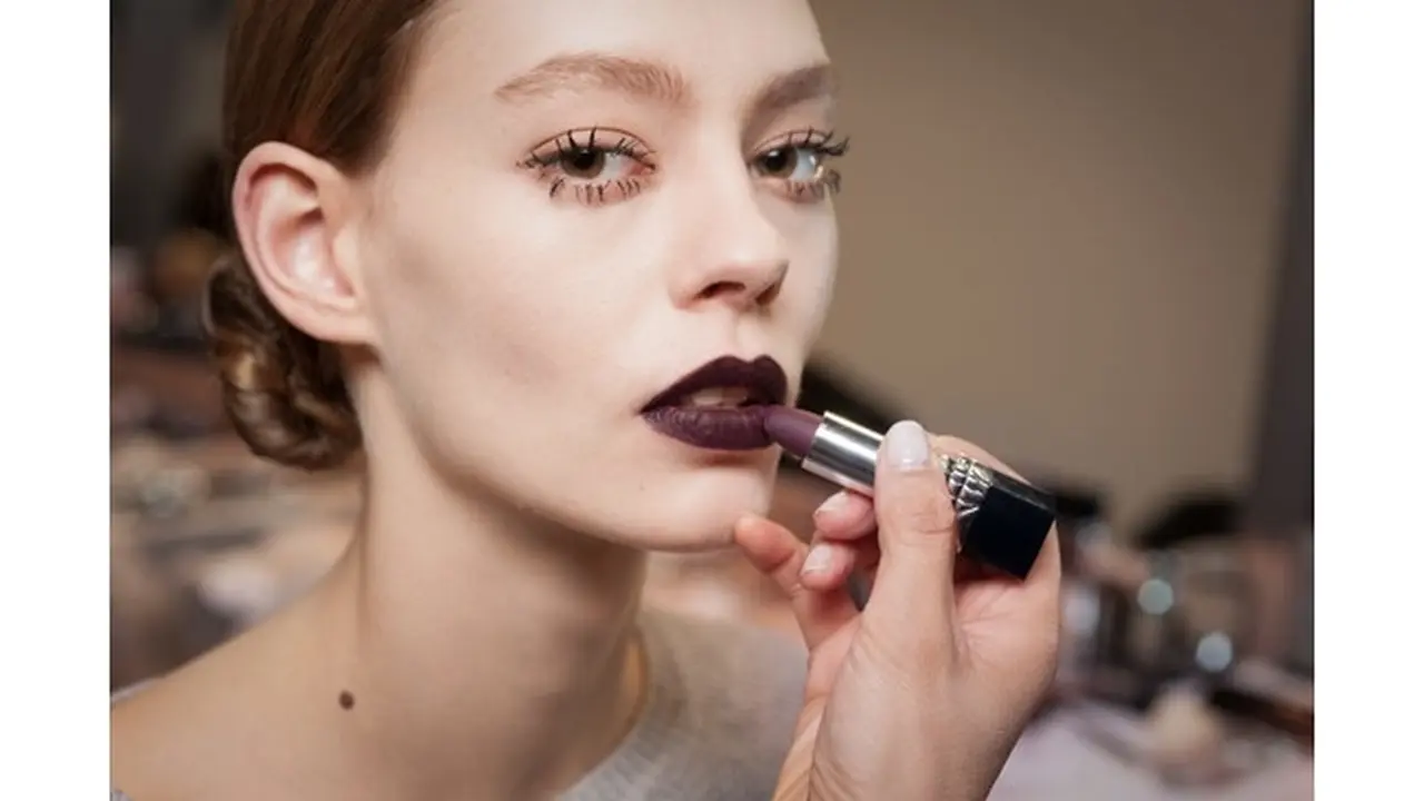 Kenali Kepribadian Wanita Melalui Warna Lipstik yang Digunakan 