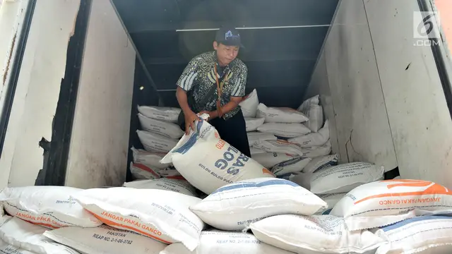 Peluncuran Operasi Pasar di Pasar Induk Cipinang