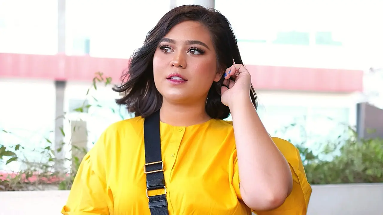 [Bintang] Tampil Glowing, Ikuti Dandanan Sarah Ayu yang Flawless Saat Kenakan Hijab