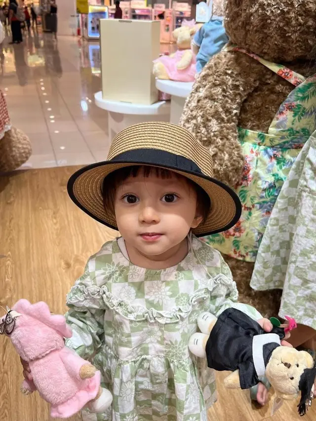 Potret Alusha Sheyza Anak Aldi Taher yang Cantik dan Menggemaskan