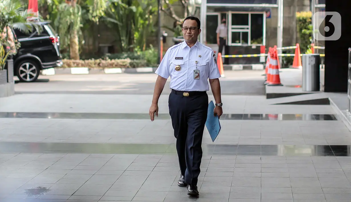 Gubernur DKI Jakarta Anies Baswedan saat tiba di Gedung KPK, Jakarta, Rabu (7/9/2022). Anies Baswedan dipanggil untuk menjalani pemeriksaan terkait laporan dugaan korupsi pada penyelenggaraan Formula E Jakarta. (Liputan6.com/Faizal Fanani)
