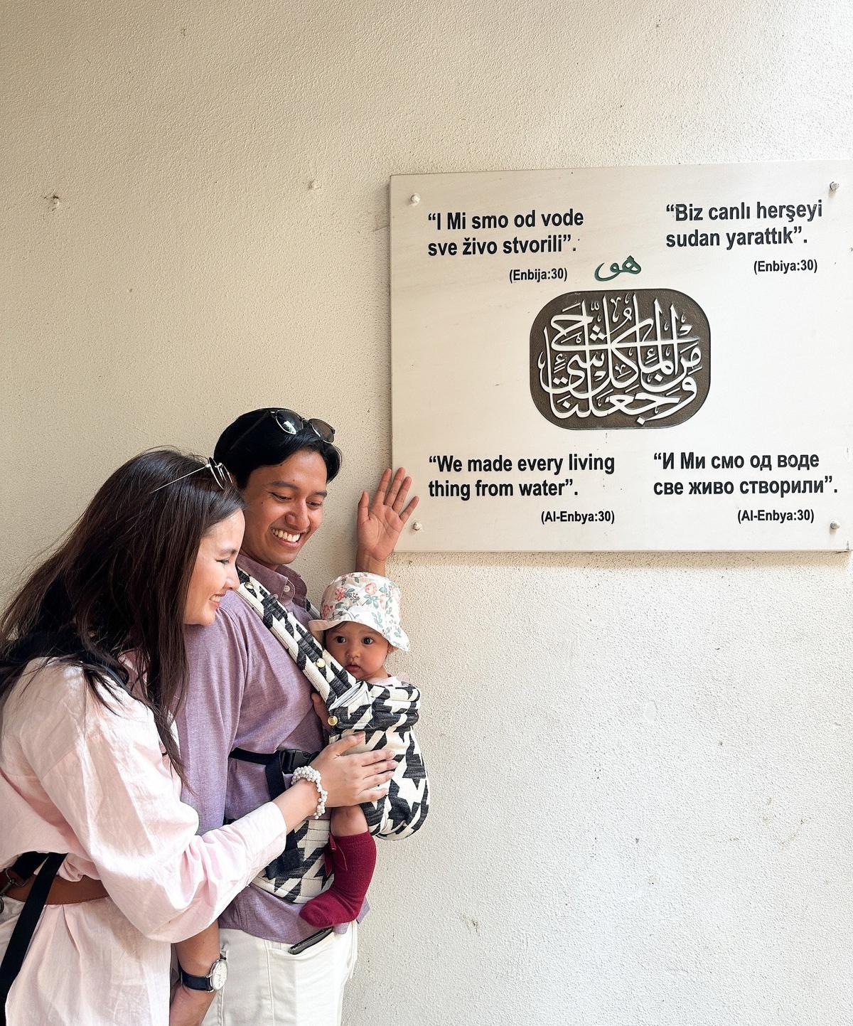 Potret Baby Launa Anak Sabrina Anggraini & Belva Devara Liburan di Bosnia-Herzegovina