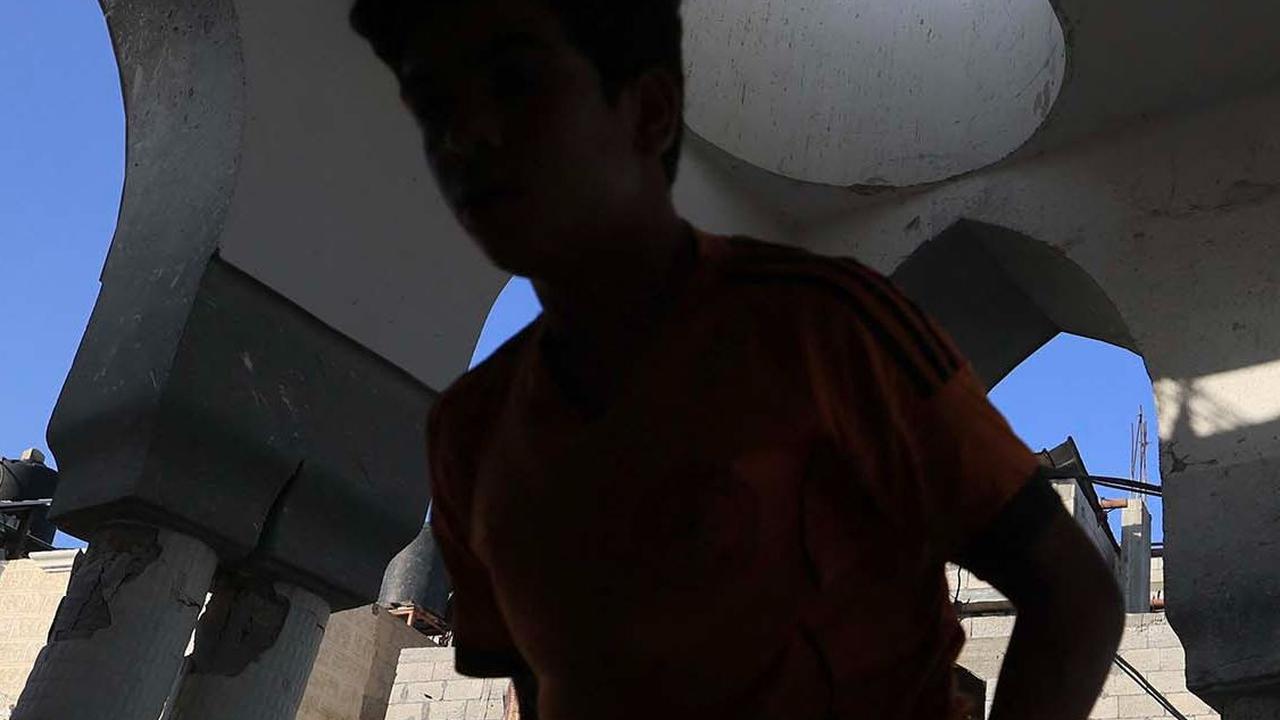 Sebelum hancur dirudal Israel, bangunan Masjid Khalid bin Walid tampak begitu megah. Mahmud Hams / AFP