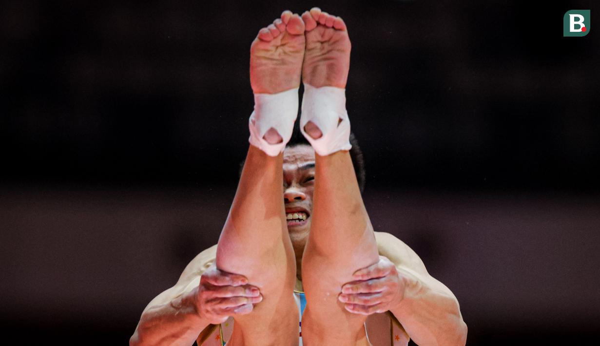 <p>Pesenam Filipina, Carlos Yulo melakukan lompatan pada nomor meja lompat final aparatus putra Kejuaraan Dunia Gimnastik 2025 di Indonesia Arena, Senayan, Jakarta, Sabtu (25/10/2025). (Bola.com/Bagaskara Lazuardi)</p>