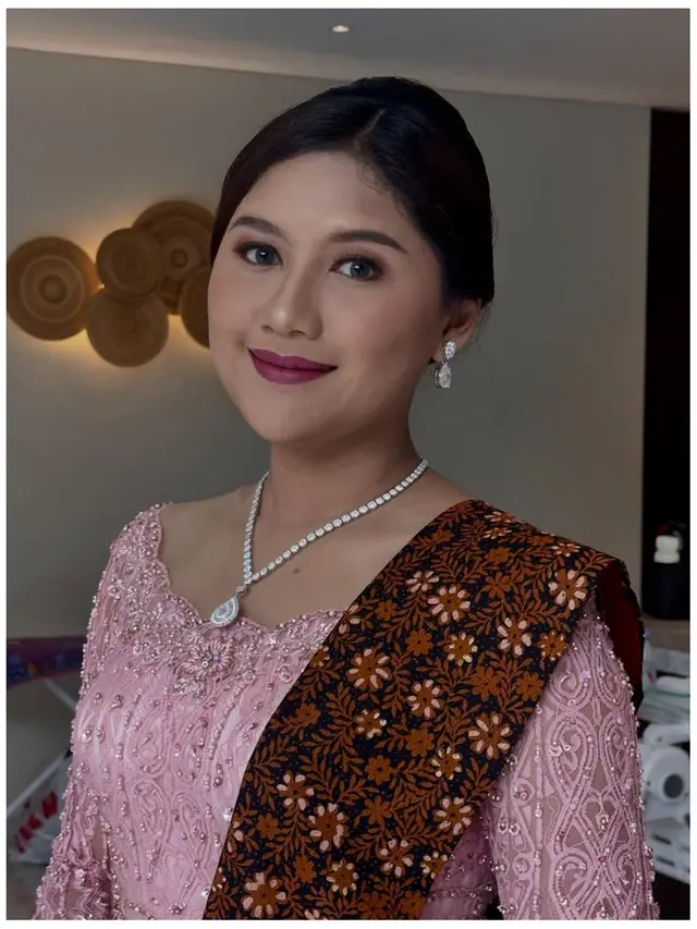 5 Potret Memukau Erina Gudono Dampingi Kaesang di Pertemuan Kader PSI di Bali
