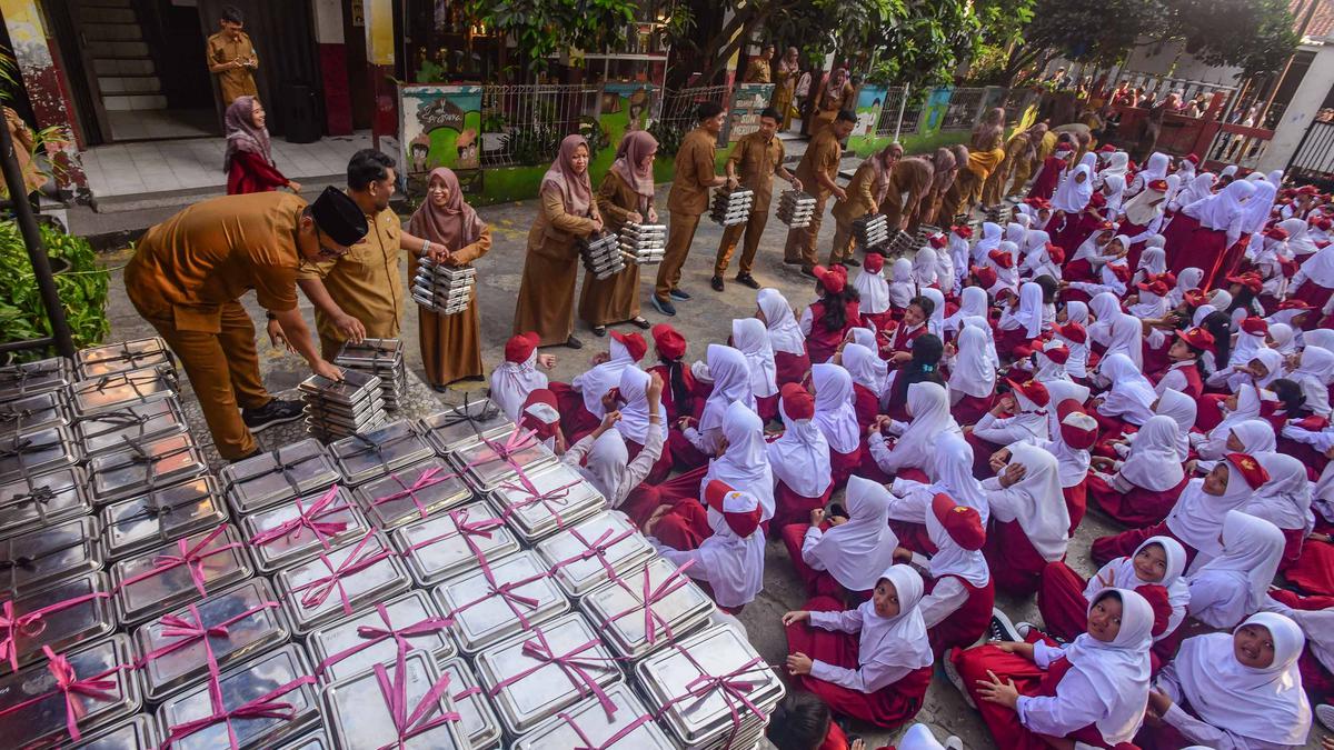 Siswa Kembali Menikmati Makan Bergizi Gratis