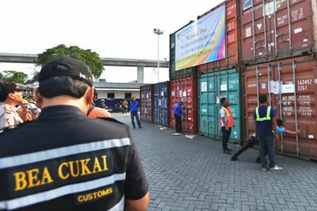 Bea Cukai gagalkan ekspor illegal minerba. ©2014 merdeka.com/muhammad luthfi rahman