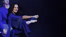 Ekspresi Katy Perry saat tampil dalam kampanye calon presiden dari Partai Demokrat, Hillary Clinton di Philadelphia, Pennsylvania, AS (5/11). Katy Perry memang dikenal sebagai salah satu pendukung setia Hillary Clinton. (Reuters/Lucas Jackson)