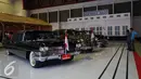 Kendaraan bersejarah Indonesia terparkir rapi di salah satu booth pameran Indonesia Internasional Motor Show 2015 di JIExpo Kemayoran, Jakarta, Selasa (18/8/2015). IIMS 2015 akan berlangsung pada 20-30 Agustus. (Liputan6.com/Helm iFithriansyah)