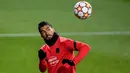 Pemain depan Atletico Madrid Luis Suarez mengambil bagian dalam sesi latihan di Madrid, menjelang matchday kelima Grup B Liga Champions melawan AC Milan, Selasa (23/11/2021). Atletico dan AC Milan berjuang meraih tiket ke babak 16 besar Liga Champions pada Kamis dini hari WIB. (OSCAR DEL POZO/AFP)