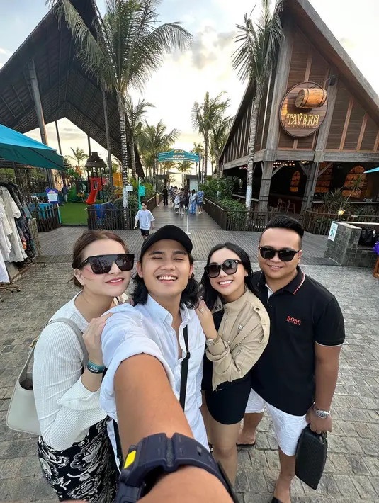 Nathalie Holscher dan Ilham Yogi Liburan Romantis di Bali (Sumber:Instagram/nathalieholscher)