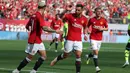 Selebrasi gelandang Manchester United, Bruno Fernandes (tengah) setelah mencetak gol pertama timnya ke gawang Arsenal pada laga pramusim 2023/2024 di MetLife Stadium, New Jersey, USA, Minggu (23/7/2023) pagi WIB. (AFP/Getty Images/Al Bello)