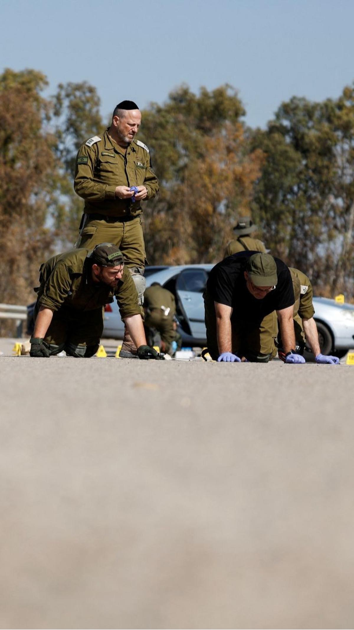 Pada (22/1/2024) lalu kelompok Hamas sempat meliris laporan 16 halaman terkait serangan ke Israel selatan pada 7 Oktober 2023 lalu. Dalam buku itu berisi bantahan semua klaim Israel.<br>(Foto REUTERS / Amir Cohen)<br>