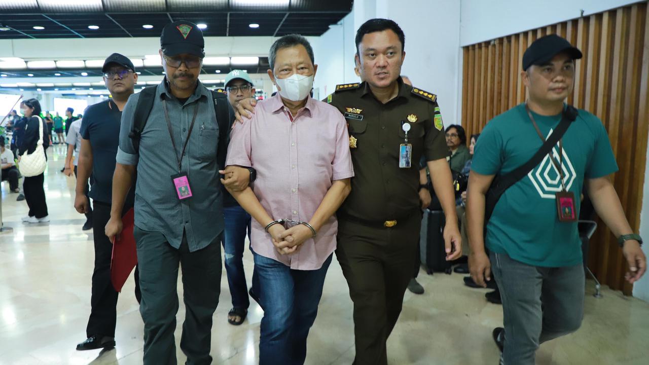 VIDEO: Wajah Lelah Bos Sriwijaya Turun Pesawat Tangan Langsung Diborgol, Terseret Kasus Timah