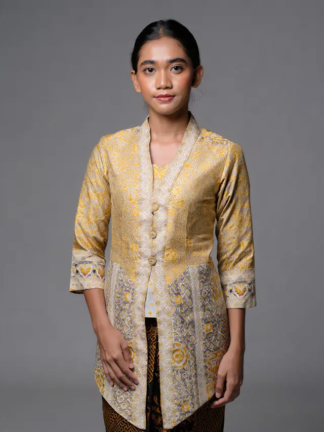 Model Kebaya Brokat Lengan 3/4