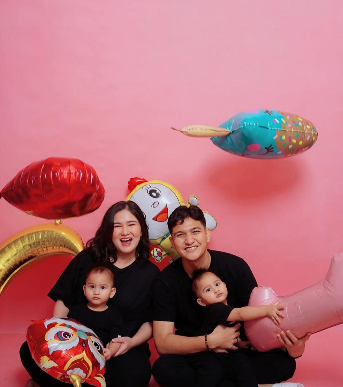 Jarang Tampil di Publik, Masayu Clara Pamer Momen Hangat Bareng Suami dan Anak Kembar