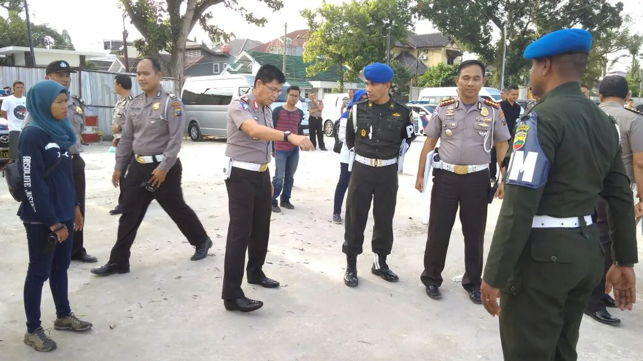 Kakorlantas Mabes Polri Irjen Pol Royke Lumowa turun langsung untuk mengecek lahan parkir acara ngunduh mantu Kahiyang-Bobby.